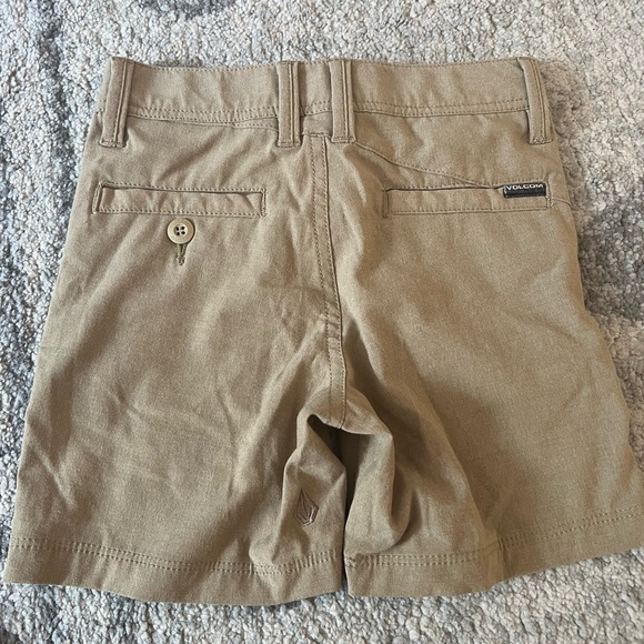 Volcom, quick dry shorts - Picture 2 of 3